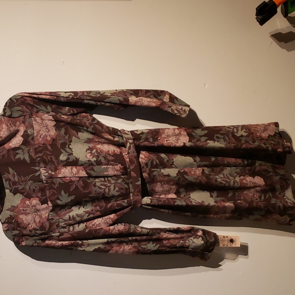Dress - Picture 2 of 4